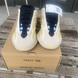 Yeezy 700 Safflower size 5 DS and 100% Authentic